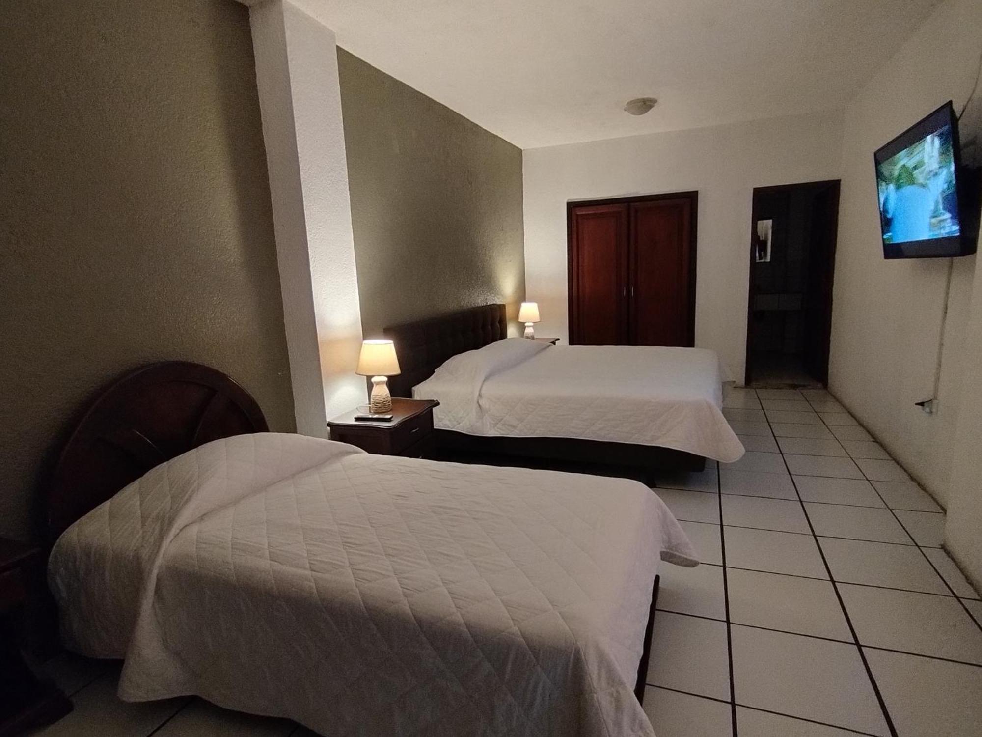 Hotel Puerta Del Sol Santo Domingo de los Colorados Exterior foto