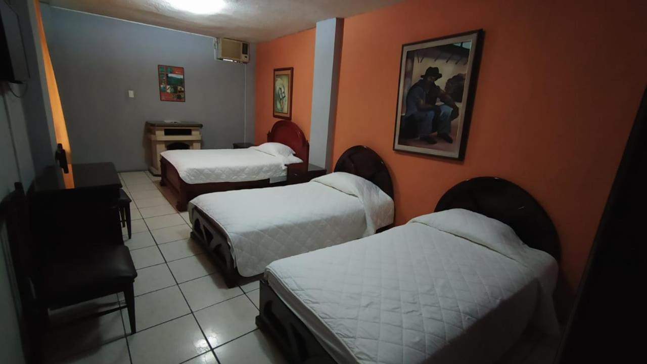 Hotel Puerta Del Sol Santo Domingo de los Colorados Exterior foto